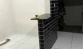 Imagem 4: ALUGO kitnet em casa amarela