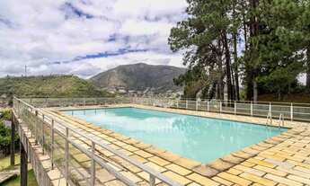 Imagem 2: Casa linear com vista e integração à natureza em Teresópolis