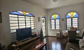 Imagem 4: Sobrado para venda possui 284 metros quadrados com 5 quartos