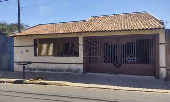 Imagem: Casa com edícula e churrasqueira na VILA