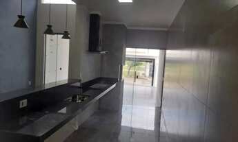 Imagem 5: Casa Nova em Vila Souto: Design Moderno, Pé-Direito Duplo e Quintal de 11m