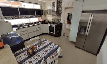 Imagem 4: Sobrado para venda possui 242 metros quadrados com 4 quartos em Centro - Itajubá - MG