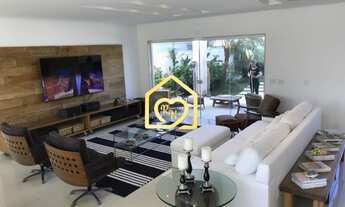 Imagem 3: Casa de condomínio para venda tem 700 metros quadrados com 5 quartos