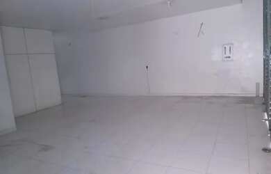 Imagem 5: Galpão medindo 300 m2 em Via Principal de Petropolis!