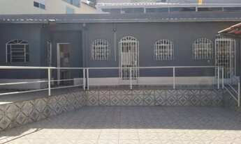 Imagem 2: Casa para aluguel e venda possui 317 metros quadrados com 4 quartos