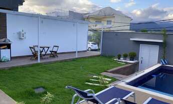 Imagem 2: Casa contemporânea contendo duas suítes e bela área gourmet e piscina