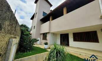 Imagem 2: Maravilhosa Casa com 4 Quartos, 3 Suítes, Varanda, Piscina e Pomar, 6 Vagas no Bairro Garç