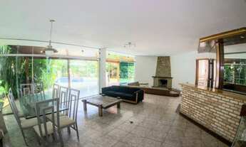 Imagem 2: Casa de condomínio para aluguel e venda possui 422 metros quadrados com 4 quartos