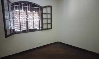 Imagem 5: Casa para aluguel e venda possui 317 metros quadrados com 4 quartos