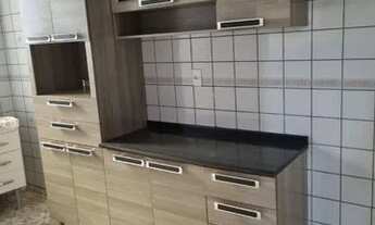 Imagem: Casa com 1 quarto, parte superior com escadas