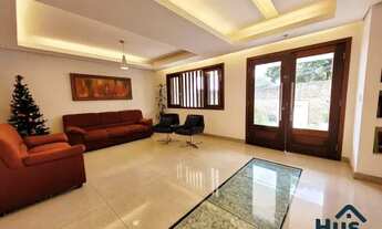 Imagem 3: Maravilhosa Casa com 4 Quartos, 3 Suítes, Varanda, Piscina e Pomar, 6 Vagas no Bairro Garç