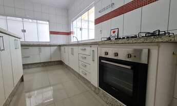 Imagem 6: Sobrado para aluguel possui 187 metros quadrados com 3 quartos