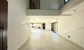 Imagem 2: Casa de condomínio sobrado para venda tem 224 metros quadrados com 3 quartos