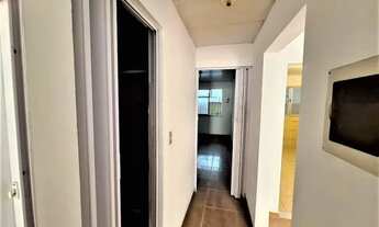 Imagem 3: Coladinho a praça de Cascadura! Excelente tipo casa vazio em vila com três unid