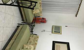 Imagem 2: Sala/quarto totalmente mobiliado, vaga de garagem, na quadra da praia da Aparecida em Sant