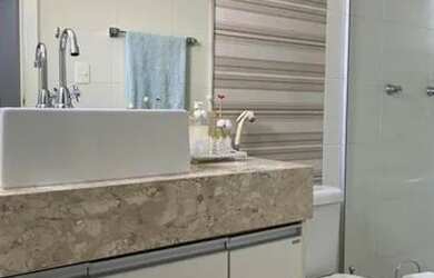 Imagem 6: Casa de condomínio para aluguel e venda possui 390 metros quadrados com 4 quartos