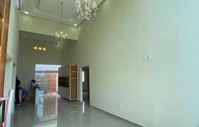 Imagem 2: Passaredo / Aluguel ou Vendo / 180m² / 03 suítes / com modulados e climatizado/ piscina