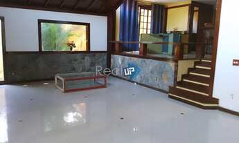 Imagem 3: Elegante casa com piscina no condomínio Floresta