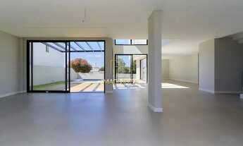 Imagem 3: Exclusividade, Sofisticação e Conforto em Casa Térrea de Estilo Minimalista em Condomínio