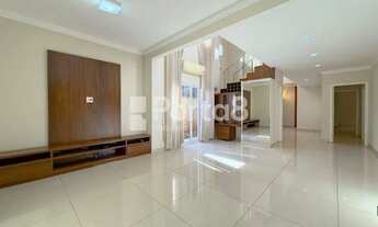 Imagem 7: Sobrado Recanto do Lago com Piscina Aquecida e Duas Suítes Terreas - Conforto e Sofisticaç