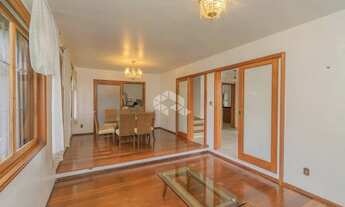 Imagem 5: Casa com 322m², 3 quartos, 3 suítes, 4 vagas, no bairro Três Figueiras em Porto Alegre