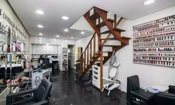 Imagem 7: Casa Residencial/Sobrado com 8 dormitórios, sendo 1 suíte, e 2 vagas de garagem no bairro