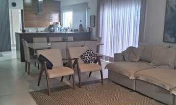 Imagem 3: Casa dos Seus Sonhos no Jardim Carolina com Piscina, Automação e Muito Espaço