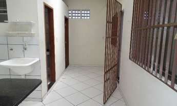 Imagem 2: Alugo otima casa 02 quartos em Feu Rosa próximo a Manguinhos