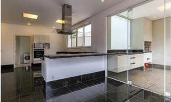 Imagem 3: Casa de condomínio para venda tem 720 metros quadrados com 4 quartos