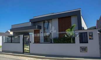 Imagem: Casa 3 dormitórios em amplo terreno ao