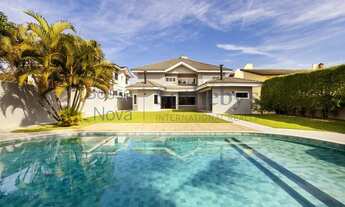 Imagem 4: Casa com ampla área externa em condomínio fechado