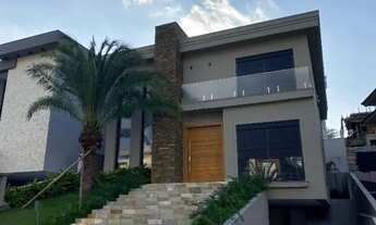 Imagem 3: Casa em condomínio fechado, para venda!! Possui 438 metros quadrados, com 4 suítes!!!