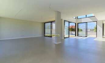 Imagem 2: Exclusividade, Sofisticação e Conforto em Casa Térrea de Estilo Minimalista em Condomínio