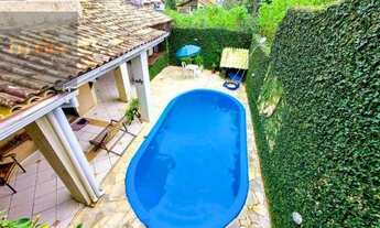 Imagem 4: Belíssima casa com amplo espaço de lazer e 6 dormitórios na praia do Campeche