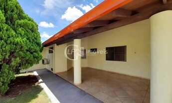 Imagem 3: Casa a Venda com Localização Privilegiada. Ótima Para Investidores.!!