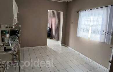 Imagem: CASA COM 3 DORMITÓRIOS SENDO 1 NO FUNDO