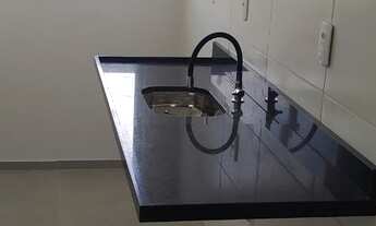 Imagem 7: Casa térrea com 2 quartos no Parque Guará com arquitetura moderna e pé direito duplo na sa