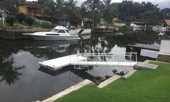 Imagem: Casa à venda à beira do Canal em Condomínio