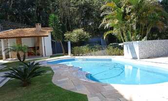 Imagem 5: Casa Espaçosa no Condomínio Arujá 5 com 4 suítes, com edícula independente