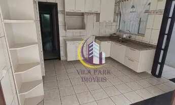 Imagem 3: Sobrado 4 dormitórios, Cozinha com Armários planejados, 3 vagas sendo 02 cobertas - Jardim