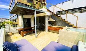 Imagem 5: A cobertura duplex completamente reformada possui um design moderno e sofisticado, com aca