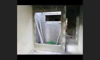 Imagem 4: Casa de esquina com estrutura para outra em cima