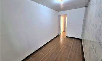 Imagem 5: Coladinho a praça de Cascadura! Excelente tipo casa vazio em vila com três unid