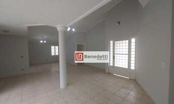 Imagem 5: Casa com 3 dormitórios sendo 01 suíte, com banheira, espaço para closet, 2 banheiros, sal