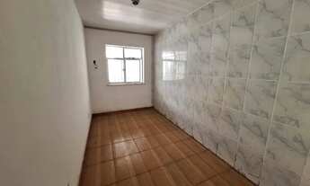 Imagem 7: Coladinho a praça de Cascadura! Excelente tipo casa vazio em vila com três unid