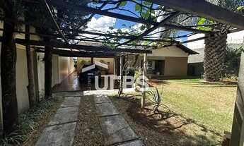 Imagem 3: Casa a venda no Setor Vila Nova - com 542 metros de terreno - 4 quartos - Na Avenida A