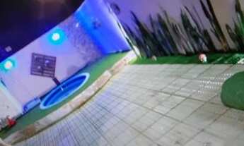 Imagem 3: Casa com espaço gourmet completo, piscina e garagem para 5 carros