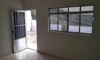 Imagem: Alugo casa com 3 cômodos grandes e pequeno