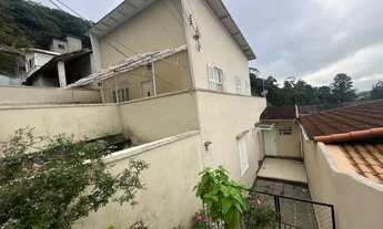 Imagem: Casa de um quarto, 02 banheiro e local para