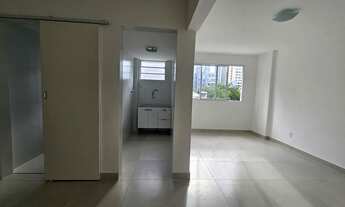 Imagem 2: Alugo Apartamento tipo studio amplo 38m² Reformado, Vista Livre, Silencioso, na Liberdade